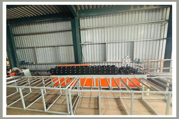 Roll forming machine
